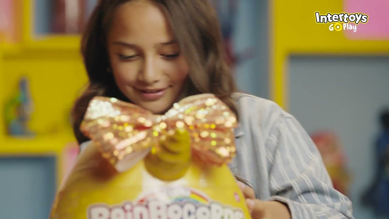 Toy Testers spelen met Rainbocorns Episch gouden verrassingsei